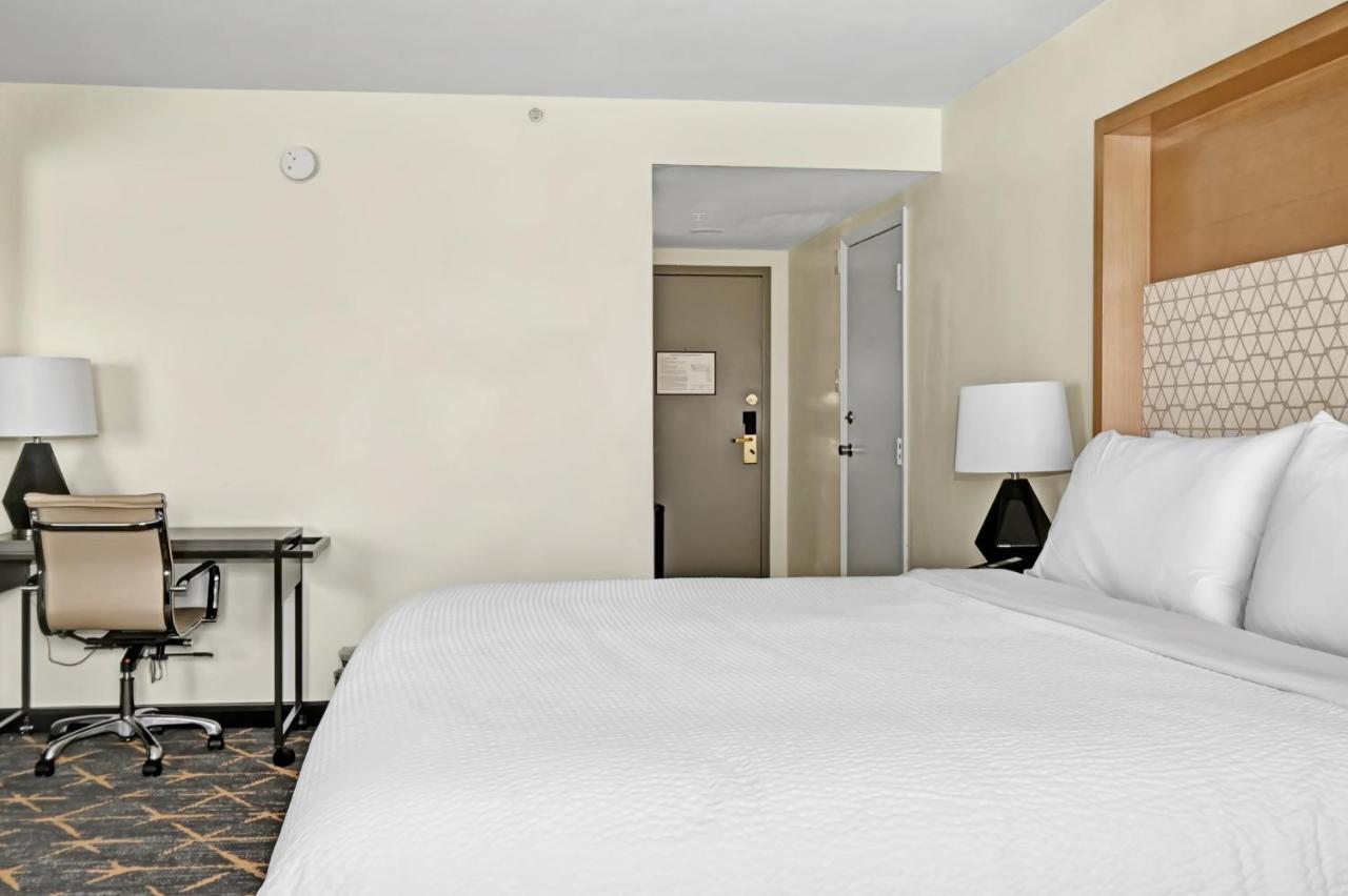 Holiday Inn - Piscataway - Somerset By Ihg Exterior photo
